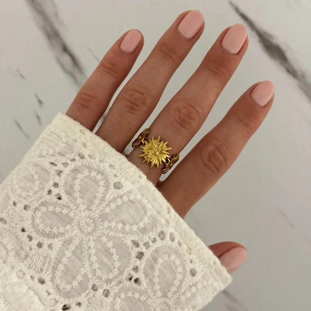 SKU:0133 gold ring flowers material stainless steel waterproof Us 6 -‎ 10
